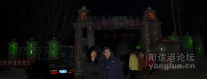 2012012422时800建军母子在石河子市冰雕展会01.jpg