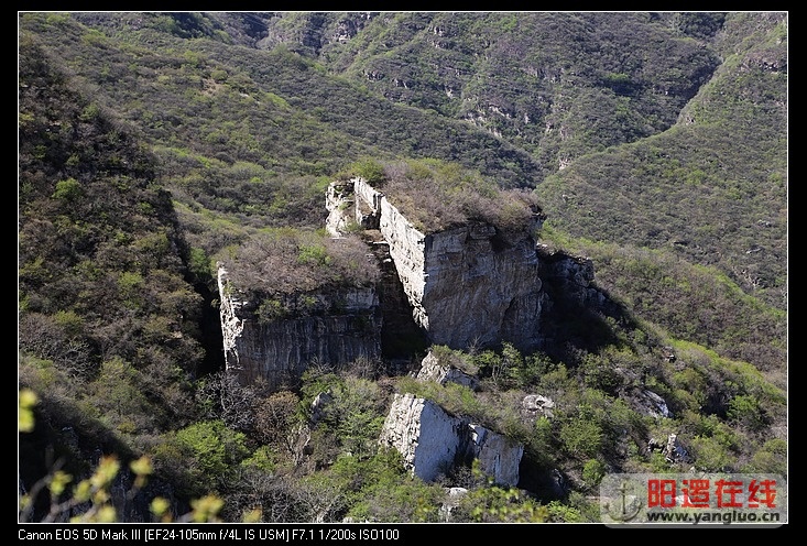 nEO_IMG_崖顶俯瞰小方块山.jpg