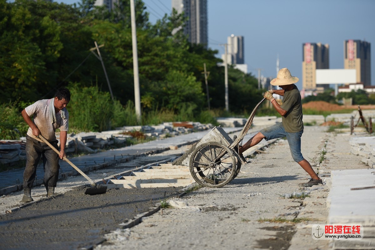 江北快速路工地工人.jpg