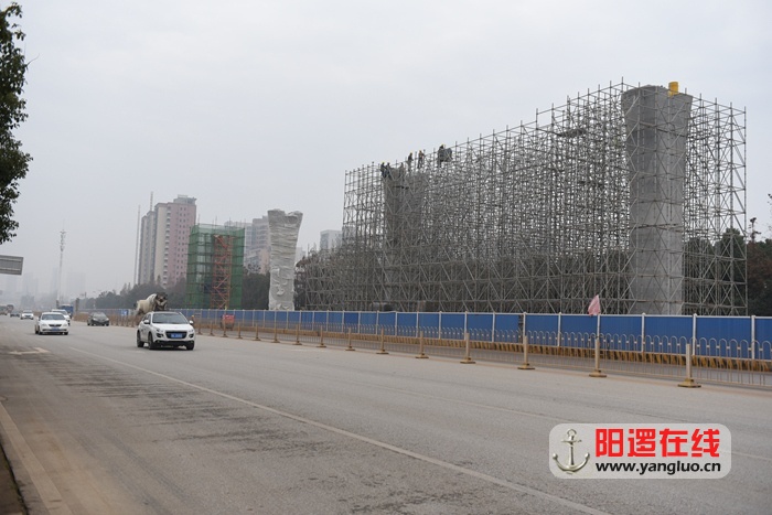 武汉阳逻轻轨21号线建设工地.jpg