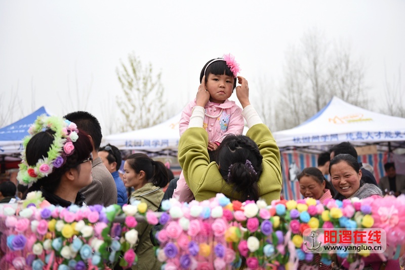 花朝节，把花戴。冯伟华摄影.jpg