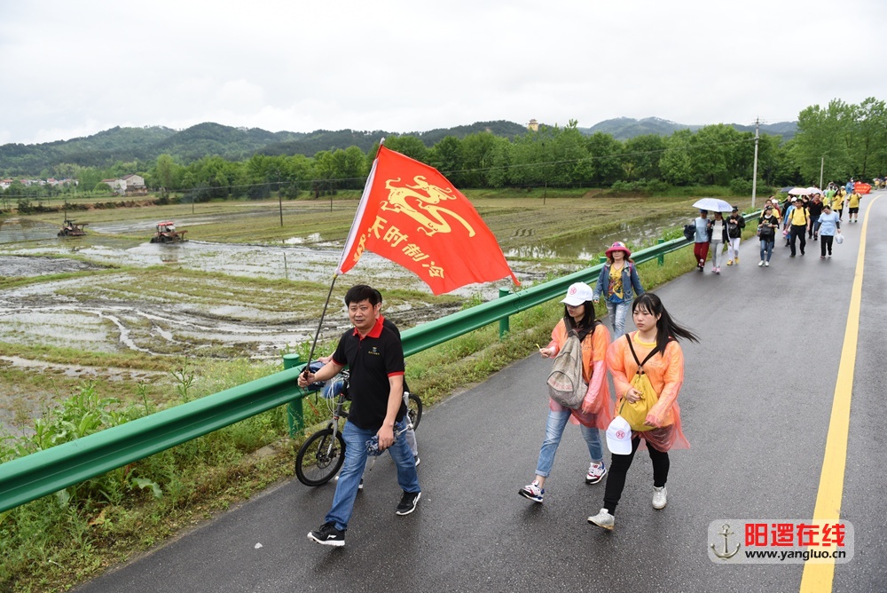 行走在路上.jpg